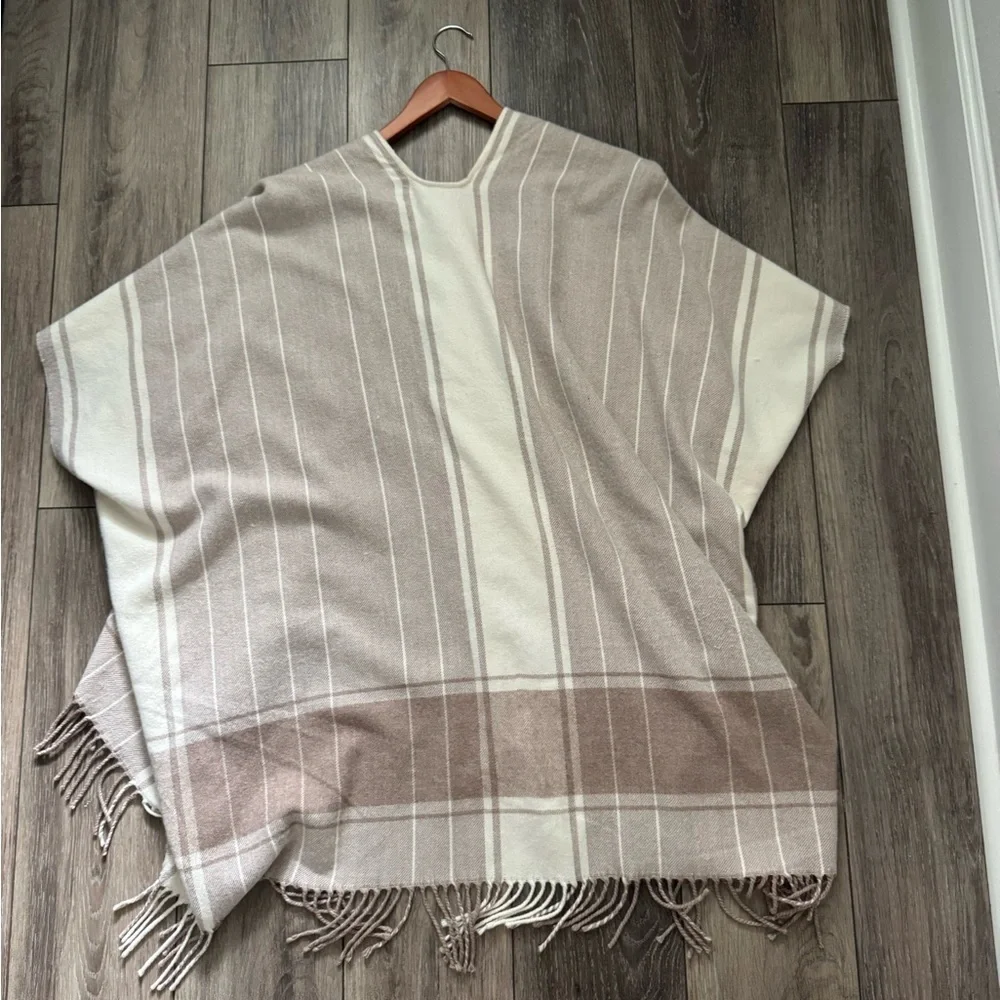 LOFT Beige & Cream Plaid Fringe Poncho M/L